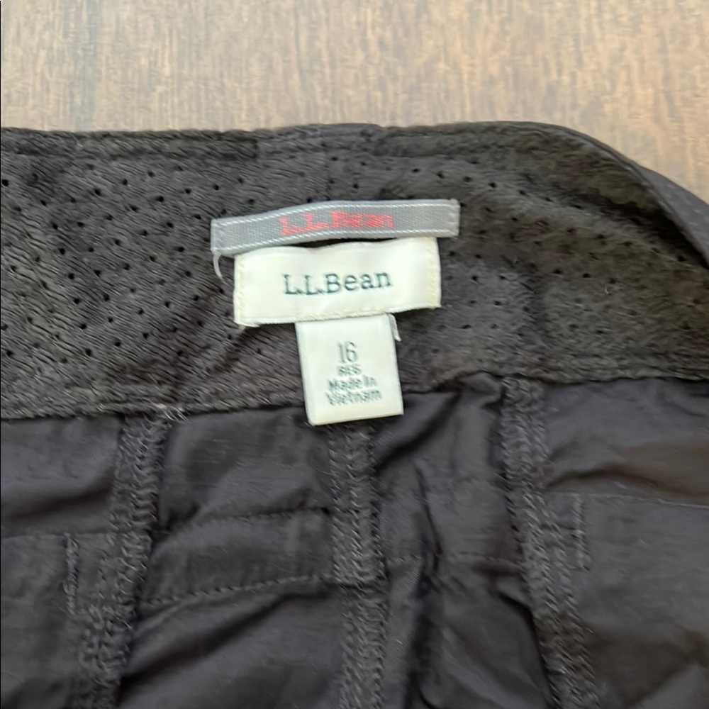 L.L. Bean Black Cargo Shorts with Durable Material and Regular Fit - Picture 6 of 8